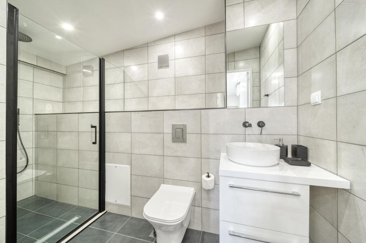 Chic Rooftop Studio W/ Terrace - Near Acropolis أثينا المظهر الخارجي الصورة